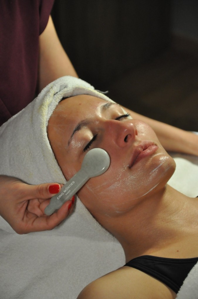 Soin visage rituel éclat fleur de Bali - Cinq Mondes - Spa Aix en Pce